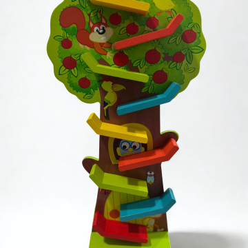 Árbol de Madera con Rampas y Carritos